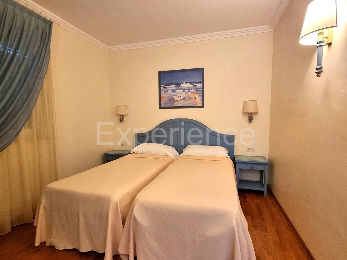 POSIZIONE ESCLUSIVA! Crveni Vrh - appartamento con spaziosa terrazza, a 130 m dal mare!