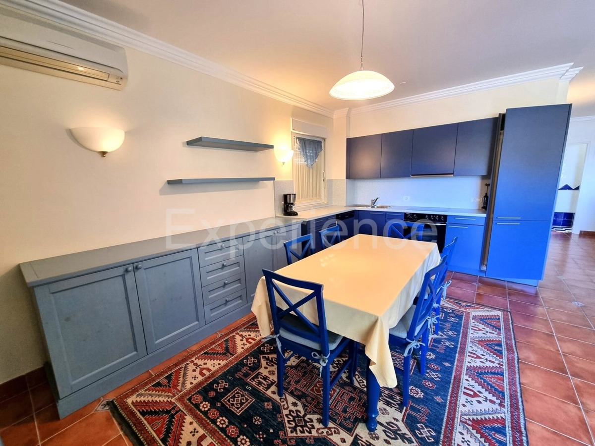 POSIZIONE ESCLUSIVA! Crveni Vrh - appartamento con spaziosa terrazza, a 130 m dal mare!