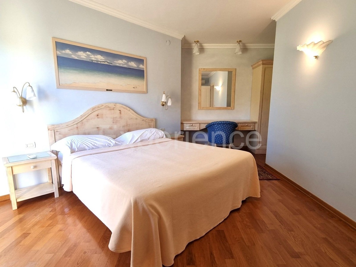 POSIZIONE ESCLUSIVA! Crveni Vrh - appartamento con spaziosa terrazza, a 130 m dal mare!