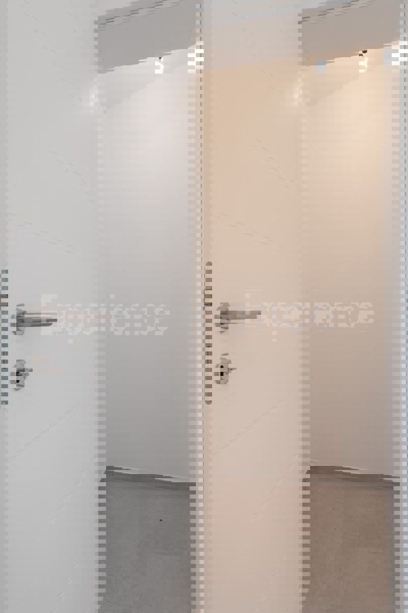 Tar - 2 km dal mare, appartamento in un edificio nuovo, 1. piano, 2 posti auto