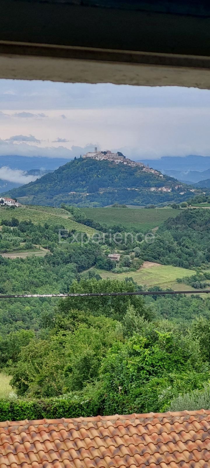 Casa in pietra (112 m²) e terreno edificabile (1.367 m²) con VISTA PANORAMICA SU MONTONA!