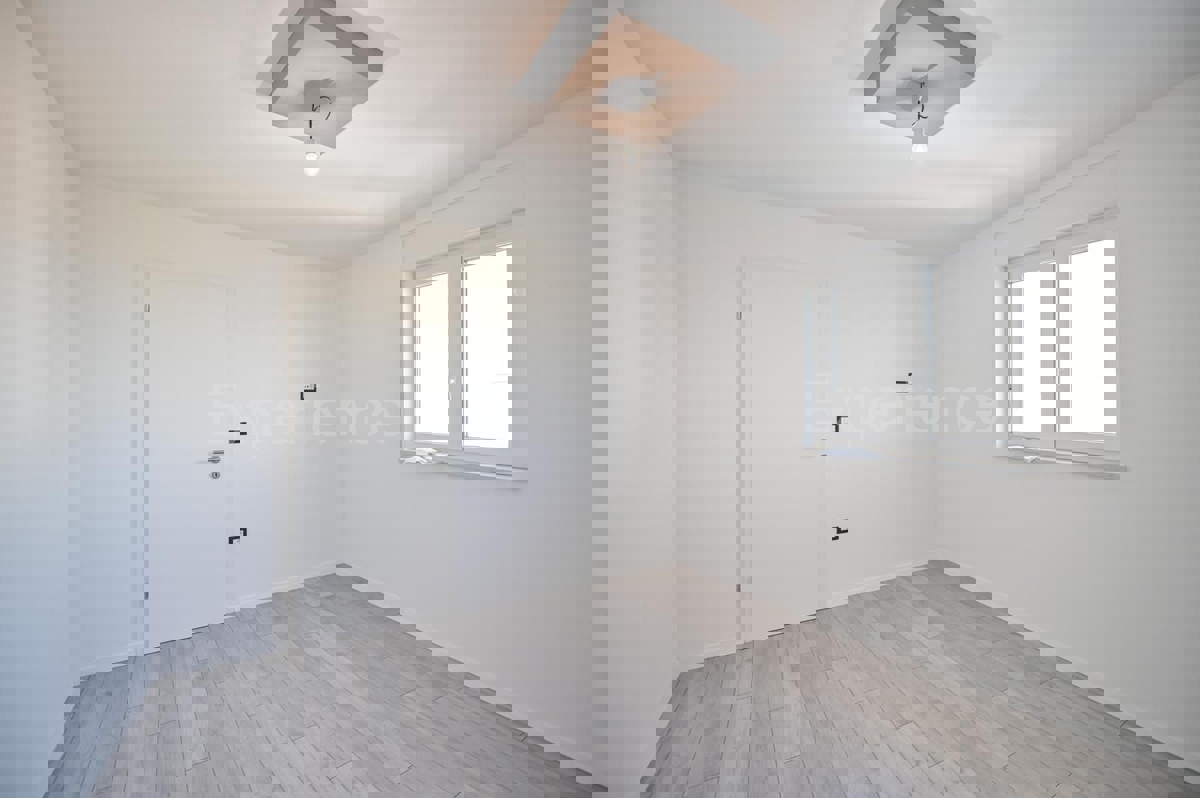 ISTRIA, zona Parenzo - appartamento con 3 camere da letto (71,33 m²), nuova costruzione, 1. piano