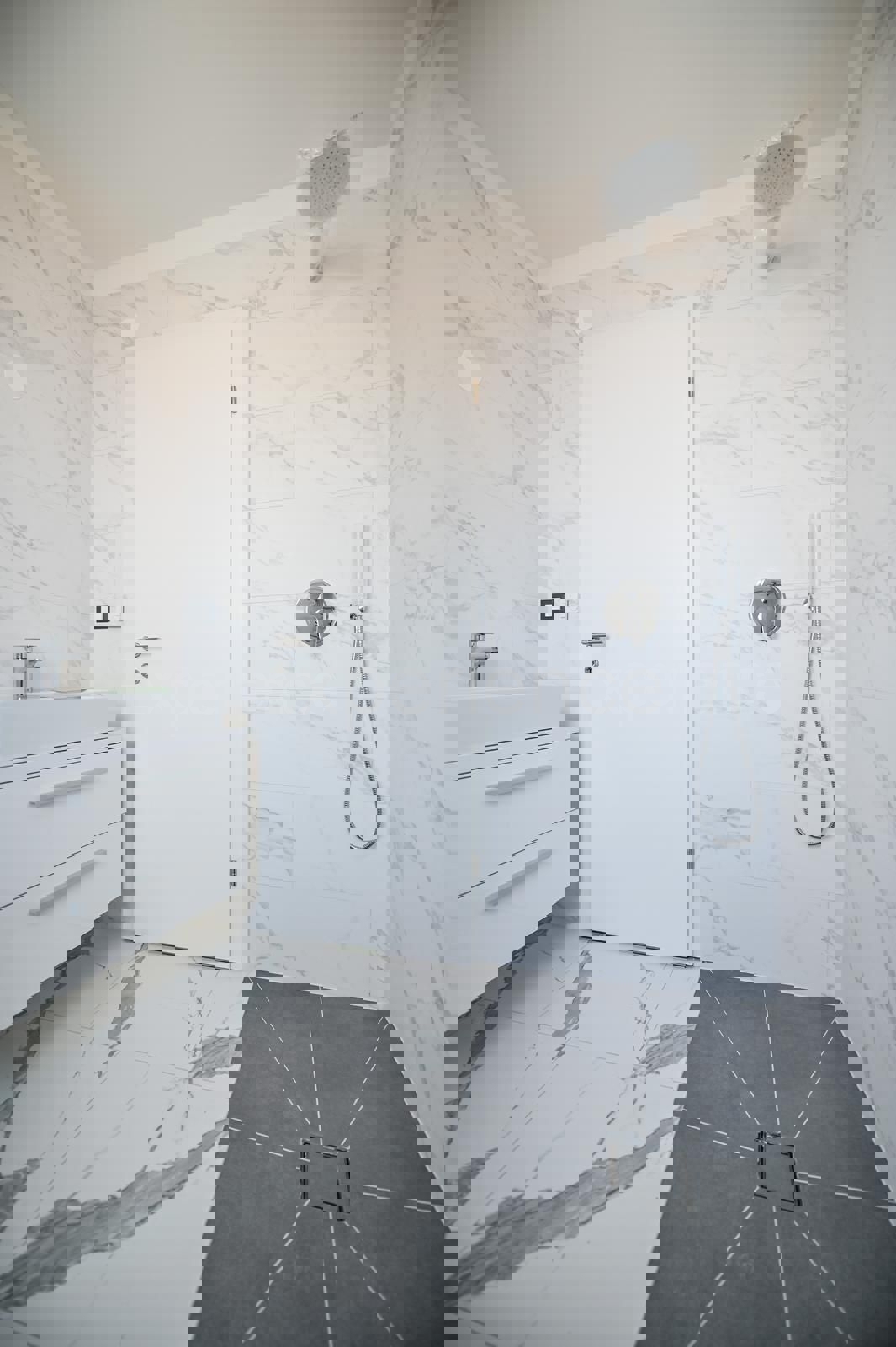 ISTRIA, zona Parenzo - appartamento con 3 camere da letto (71,33 m²), nuova costruzione, 1. piano