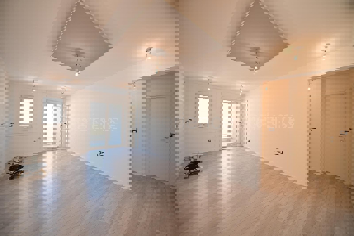 ISTRIA, zona Parenzo - appartamento con 3 camere da letto (71,33 m²), nuova costruzione, 1. piano