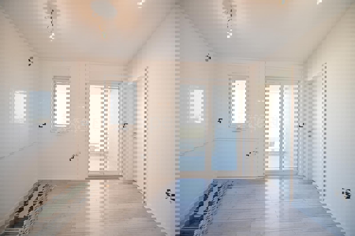 ISTRIA, zona Parenzo - appartamento con 3 camere da letto (71,33 m²), nuova costruzione, 1. piano