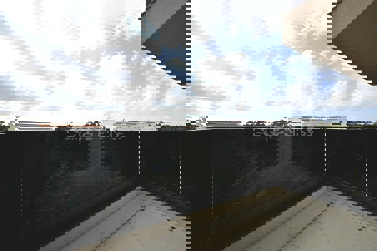 Vabriga - appartamento in un nuovo edificio, 2. piano, ASCENSORE!