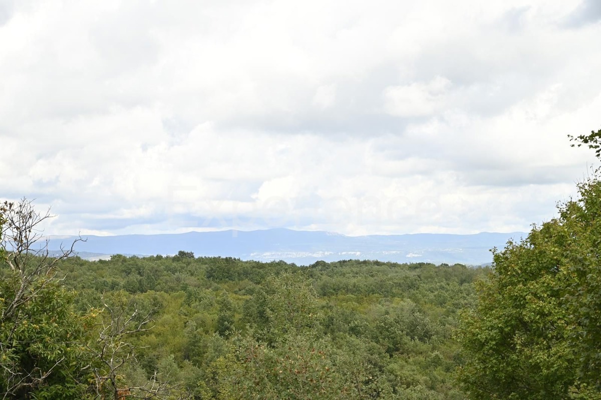 Zona di Visignano: terreno edificabile con fondamenta completate, VISTA PANORAMICA!