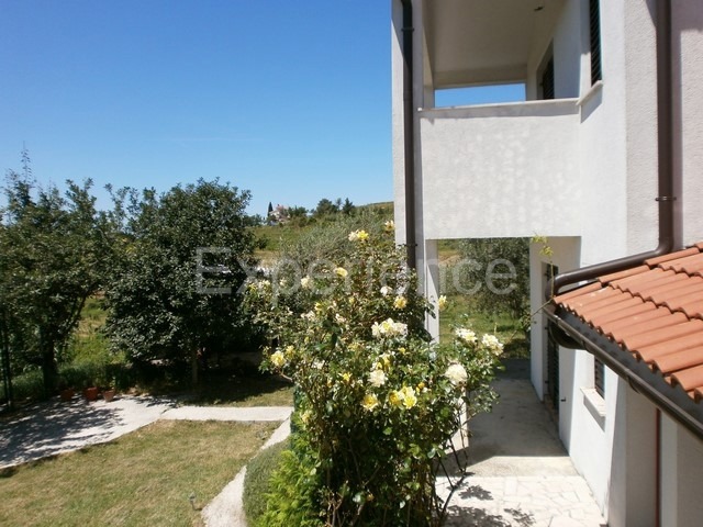 Vižinada, casa con 5 appartamenti, vista Motovun, zona tranquilla