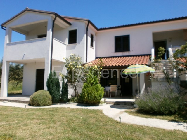 Vižinada, casa con 5 appartamenti, vista Motovun, zona tranquilla