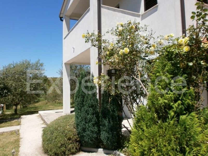 Vižinada, casa con 5 appartamenti, vista Motovun, zona tranquilla