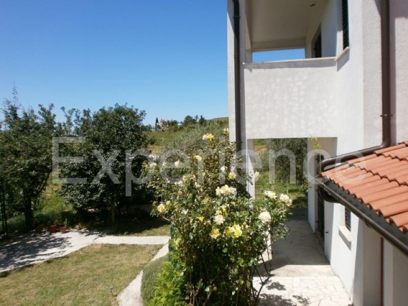 Vižinada, casa con 5 appartamenti, vista Motovun, zona tranquilla