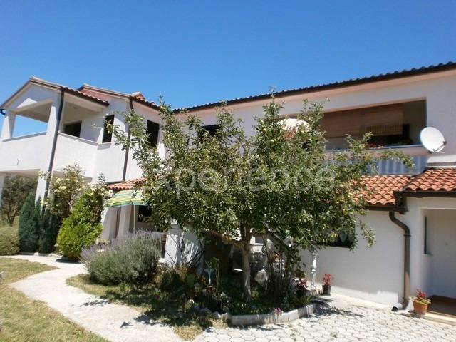 Vižinada, casa con 5 appartamenti, vista Motovun, zona tranquilla