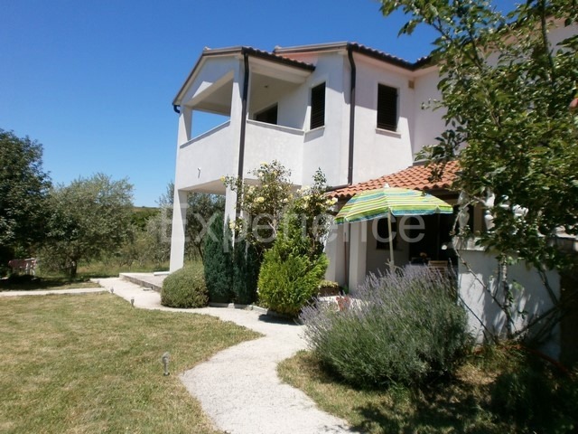 Vižinada, casa con 5 appartamenti, vista Motovun, zona tranquilla