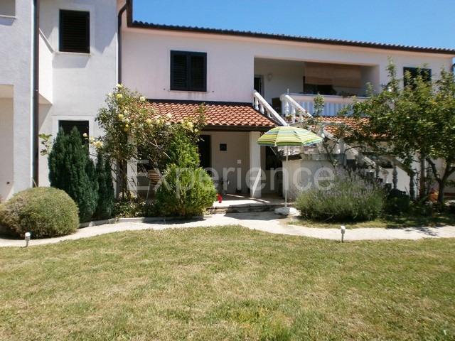 Vižinada, casa con 5 appartamenti, vista Motovun, zona tranquilla