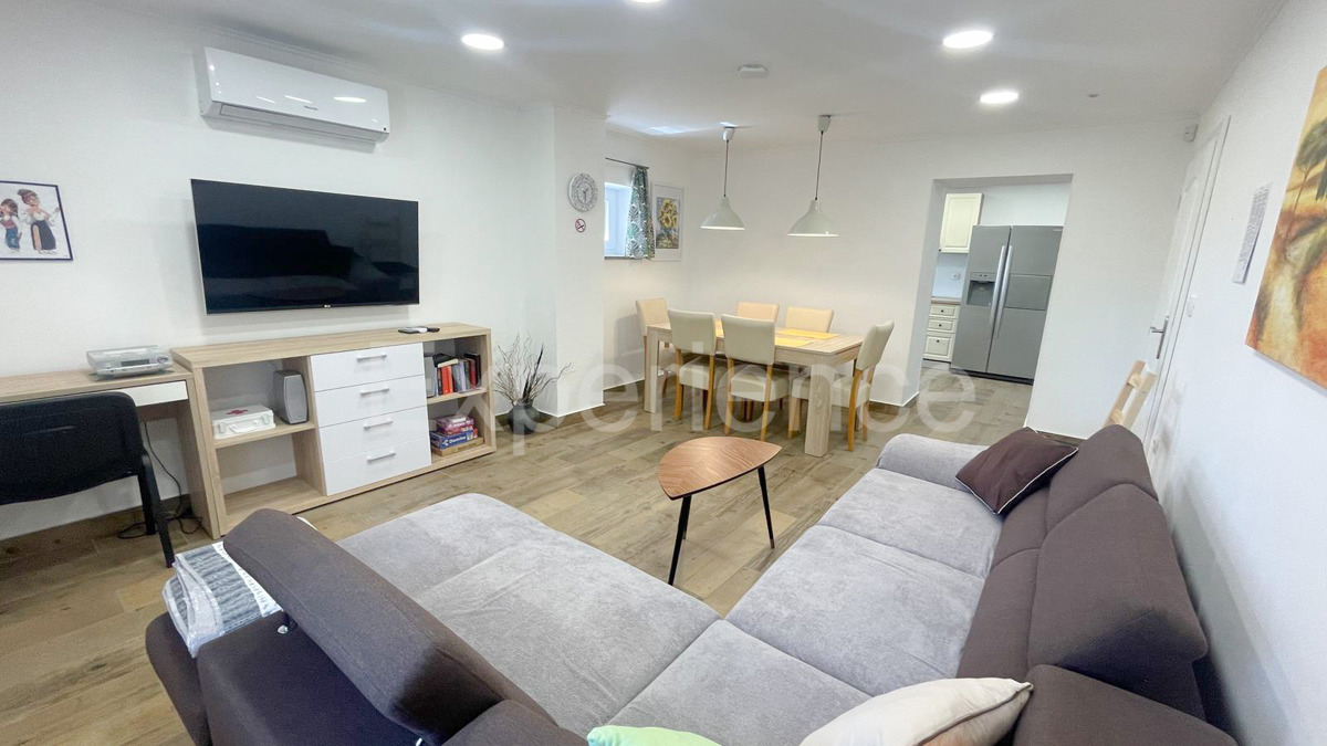 Nelle vicinanze di Parenzo - casa in pietra ristrutturata con piscina