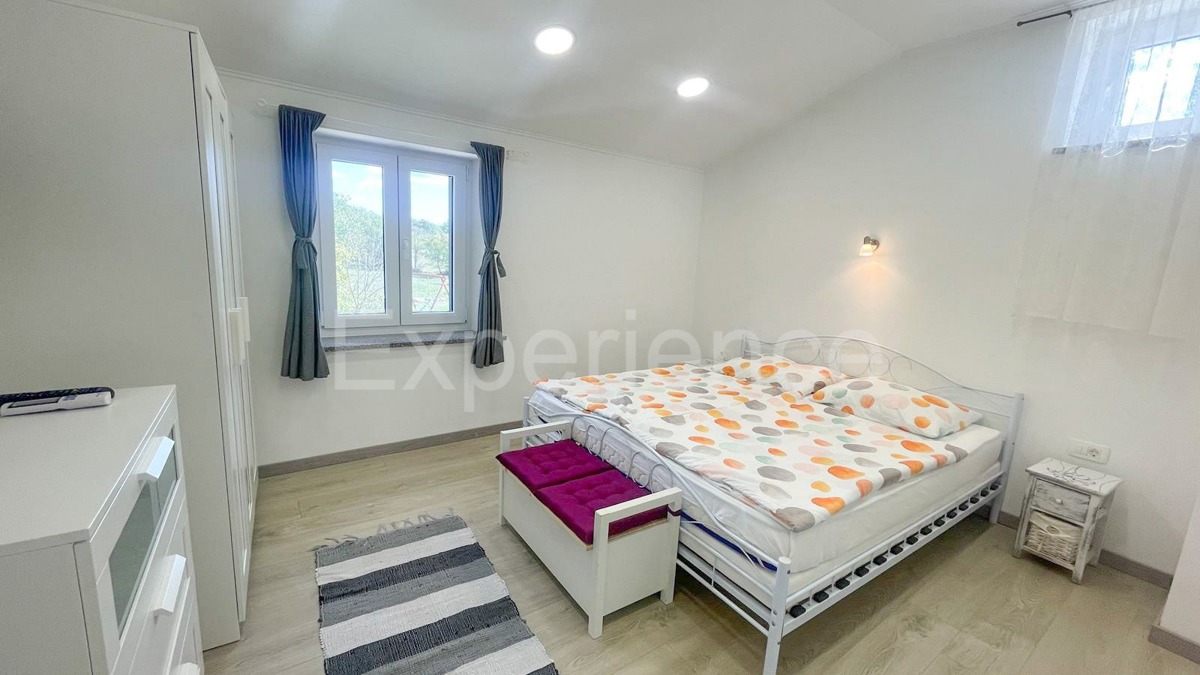 Nelle vicinanze di Parenzo - casa in pietra ristrutturata con piscina