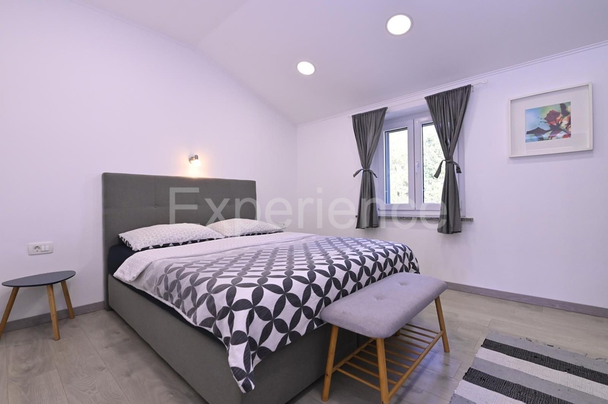 Nelle vicinanze di Parenzo - casa in pietra ristrutturata con piscina