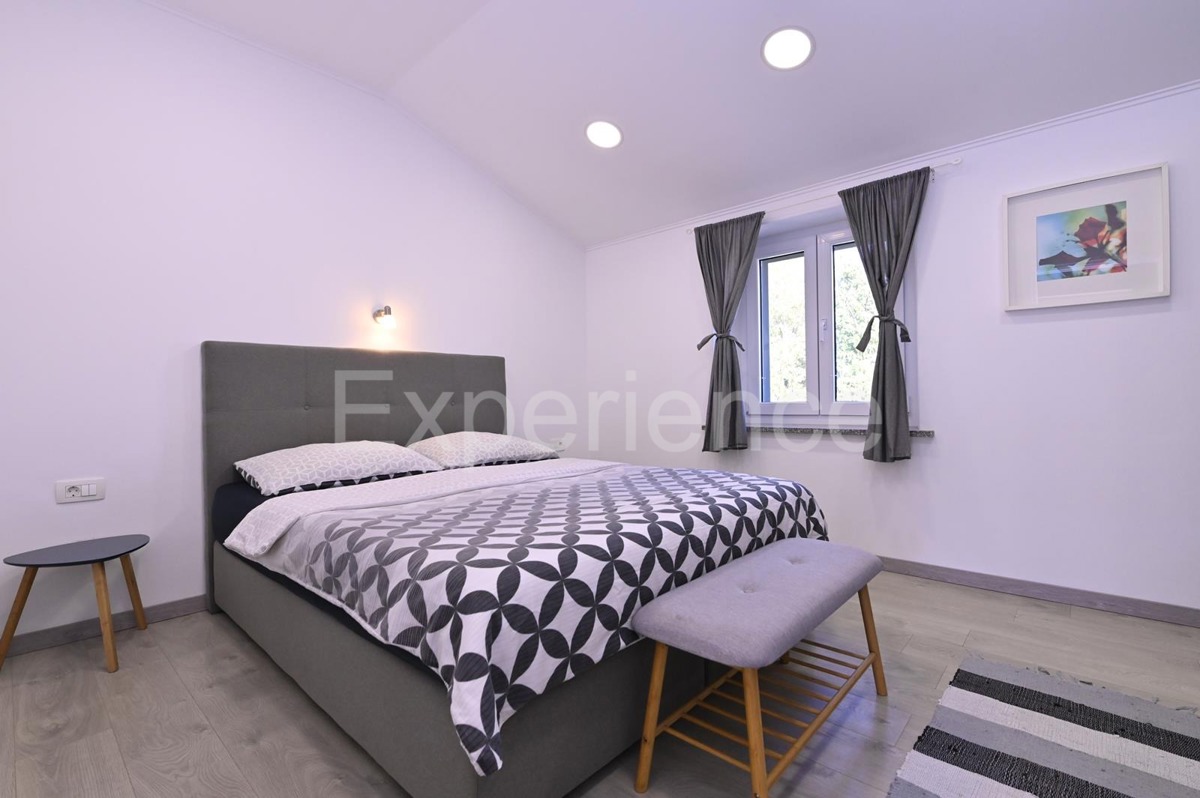 Nelle vicinanze di Parenzo - casa in pietra ristrutturata con piscina