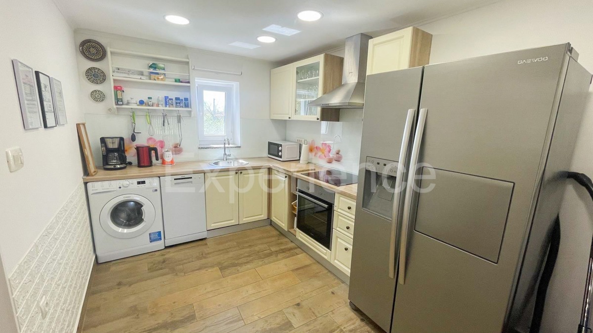 Nelle vicinanze di Parenzo - casa in pietra ristrutturata con piscina