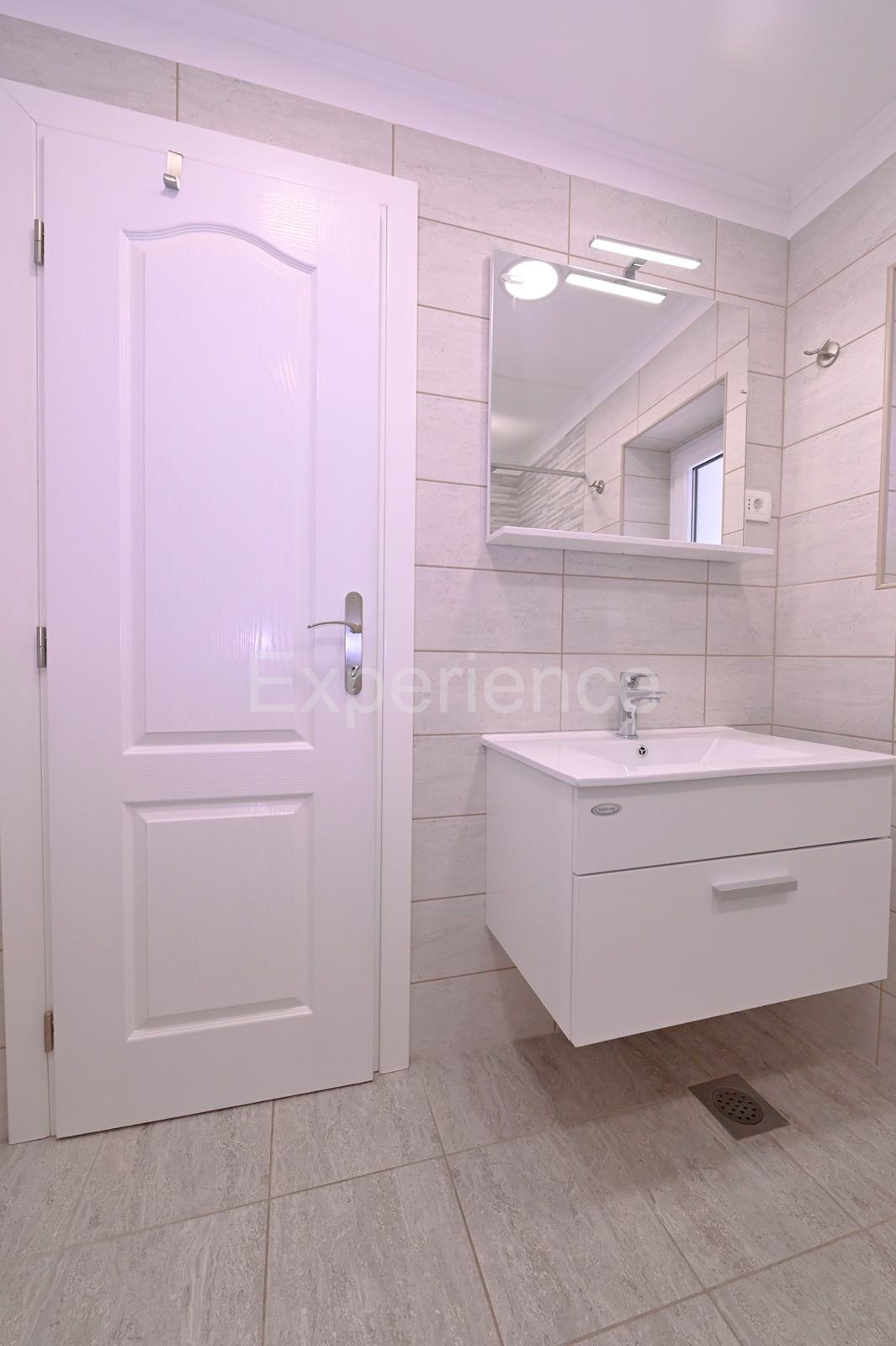 Nelle vicinanze di Parenzo - casa in pietra ristrutturata con piscina