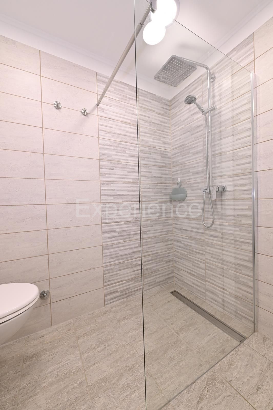 Nelle vicinanze di Parenzo - casa in pietra ristrutturata con piscina