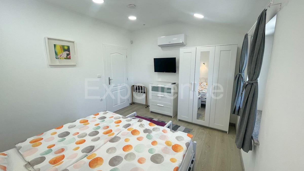 Nelle vicinanze di Parenzo - casa in pietra ristrutturata con piscina