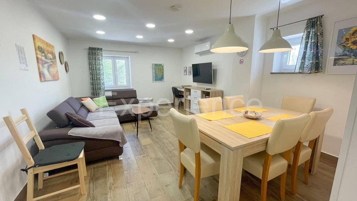 Nelle vicinanze di Parenzo - casa in pietra ristrutturata con piscina