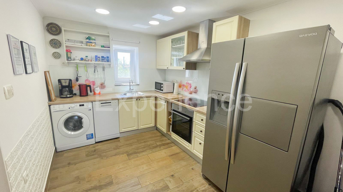 Nelle vicinanze di Parenzo - casa in pietra ristrutturata con piscina