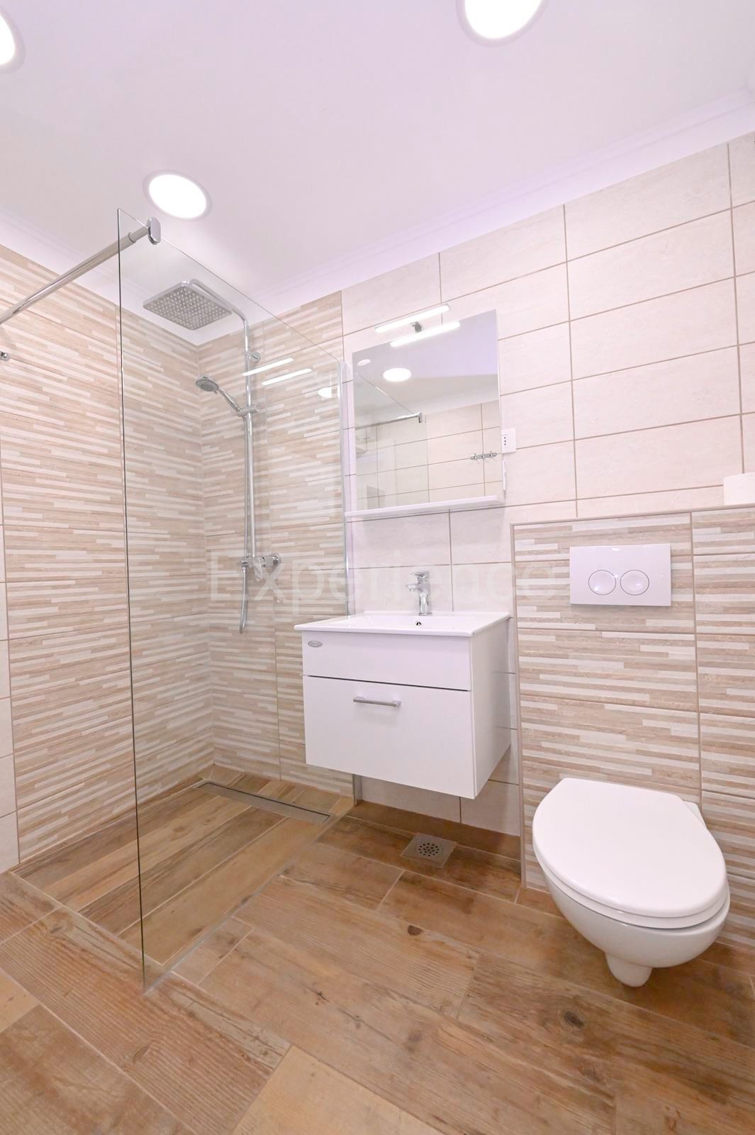 Nelle vicinanze di Parenzo - casa in pietra ristrutturata con piscina