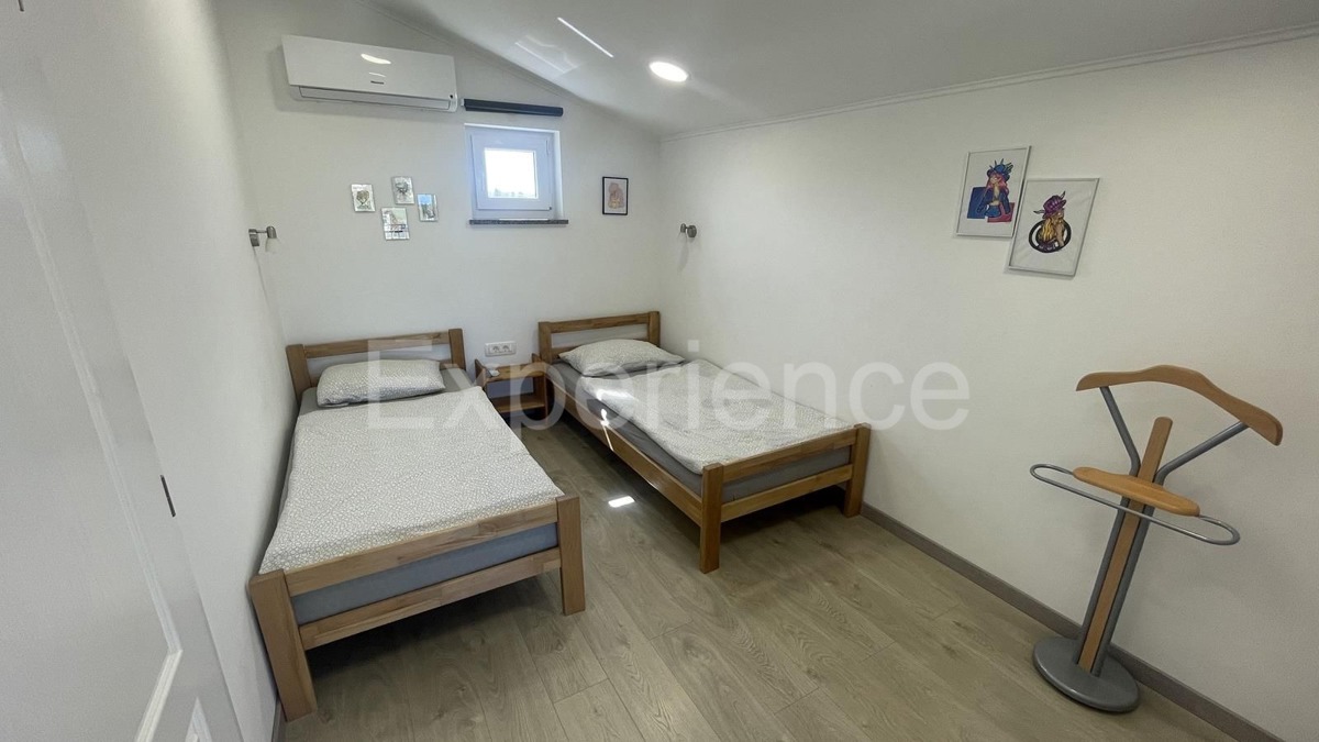 Nelle vicinanze di Parenzo - casa in pietra ristrutturata con piscina