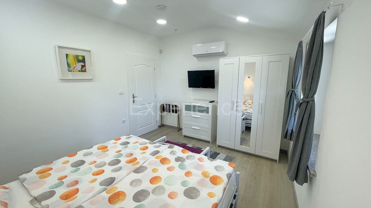 Nelle vicinanze di Parenzo - casa in pietra ristrutturata con piscina
