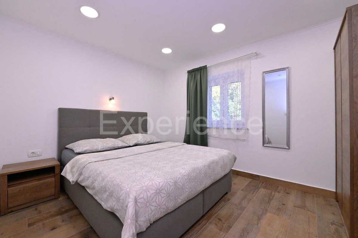 Nelle vicinanze di Parenzo - casa in pietra ristrutturata con piscina