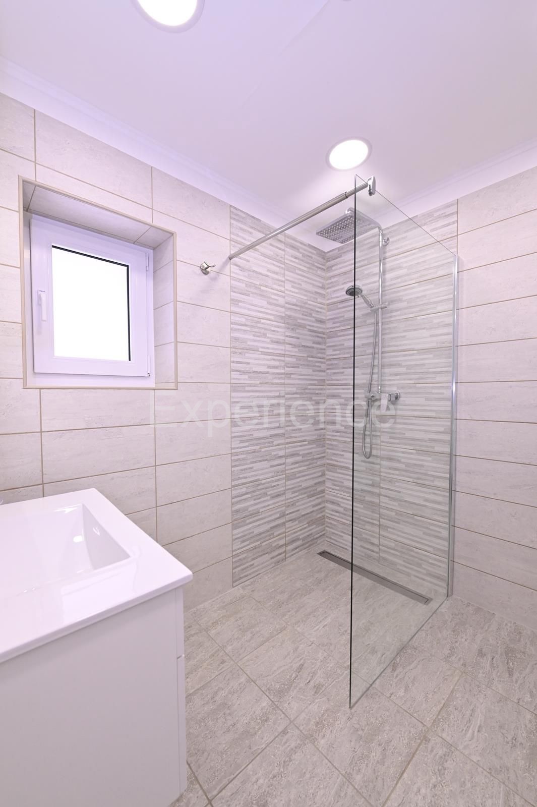 Nelle vicinanze di Parenzo - casa in pietra ristrutturata con piscina