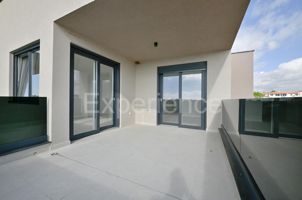 Vabriga - appartamento in un nuovo edificio con TERRAZZA SUL TETTO, 3. piano, ASCENSORE