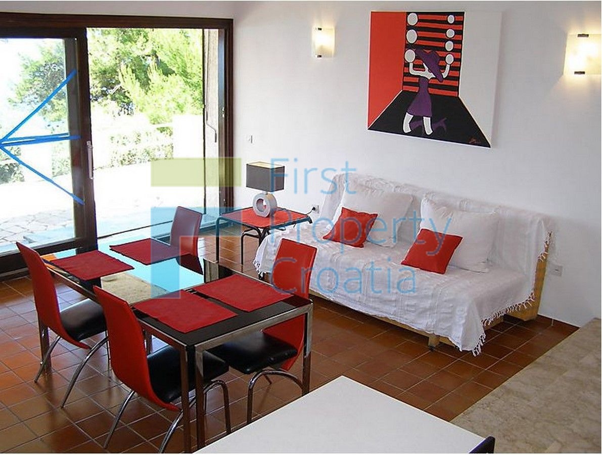 TG1009 - Villa-appartamento situata sopra il mare, Čiovo, in vendita