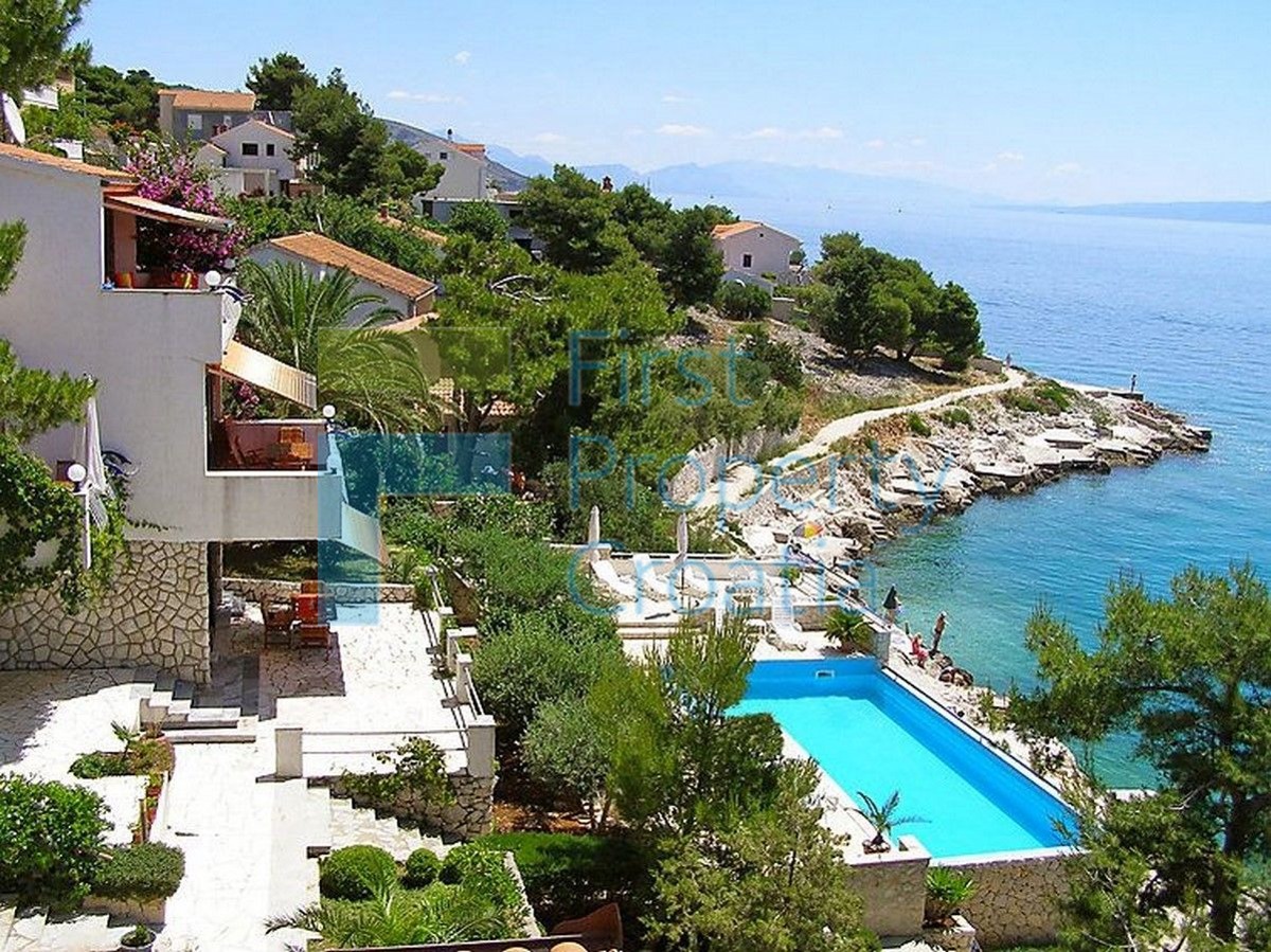 TG1009 - Villa-appartamento situata sopra il mare, Čiovo, in vendita