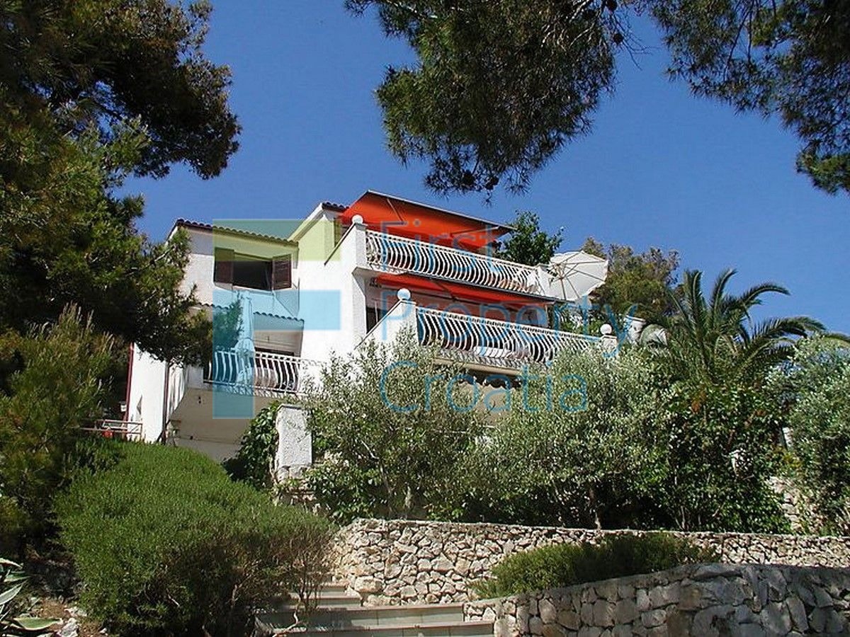 TG1009 - Villa-appartamento situata sopra il mare, Čiovo, in vendita