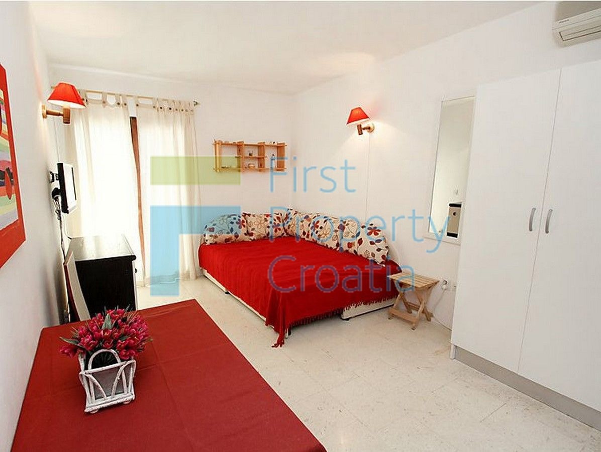 TG1009 - Villa-appartamento situata sopra il mare, Čiovo, in vendita