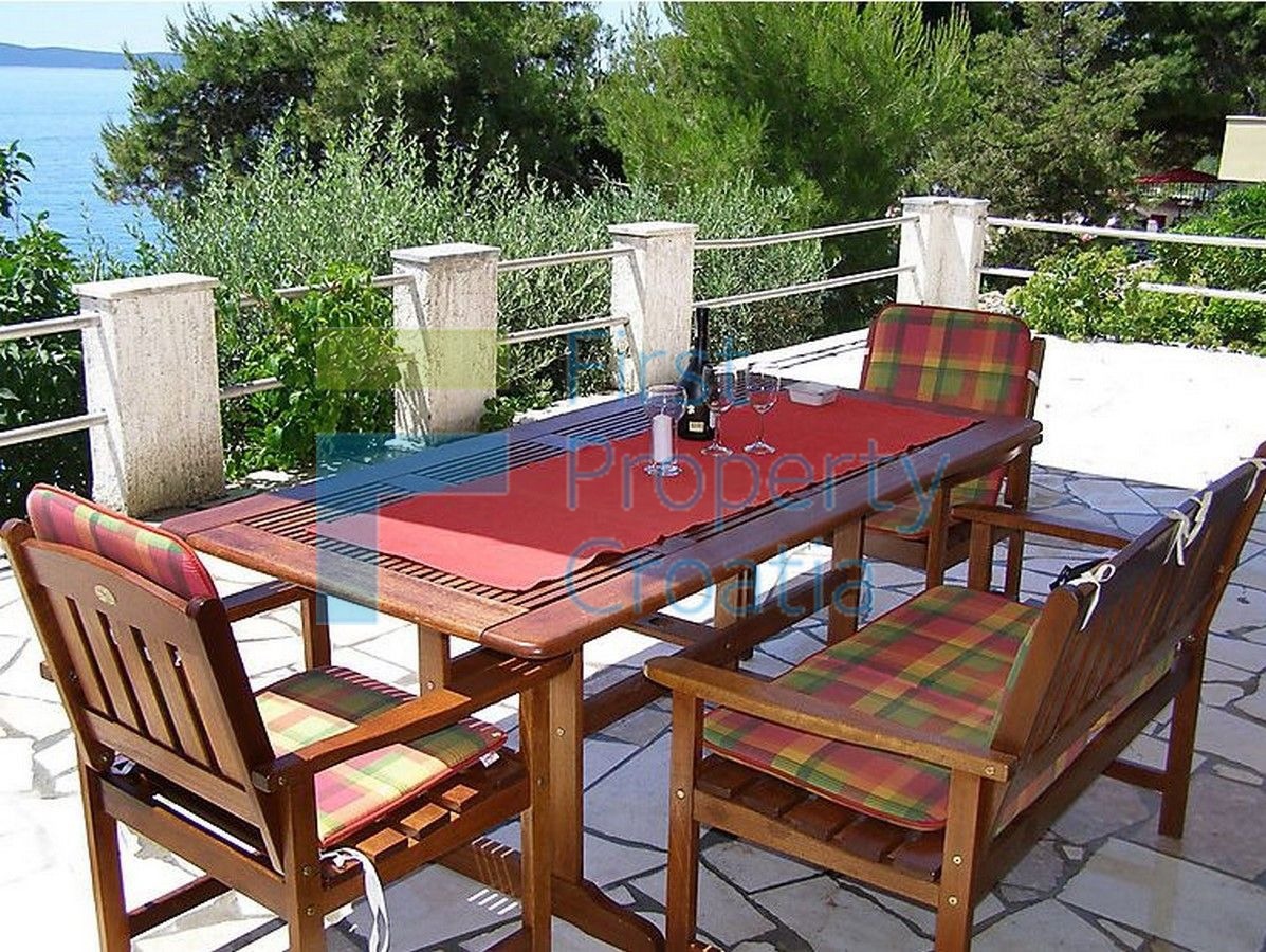 TG1009 - Villa-appartamento situata sopra il mare, Čiovo, in vendita