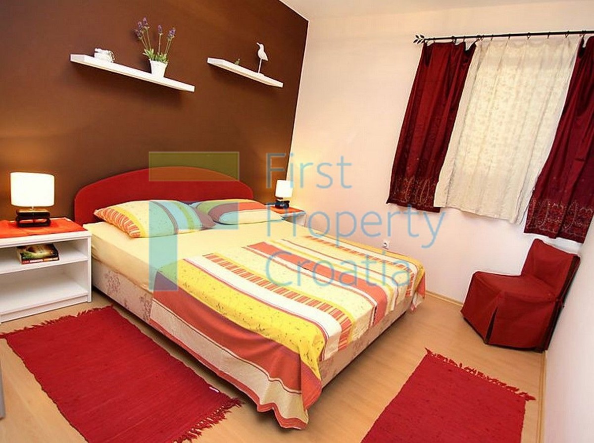 TG1009 - Villa-appartamento situata sopra il mare, Čiovo, in vendita