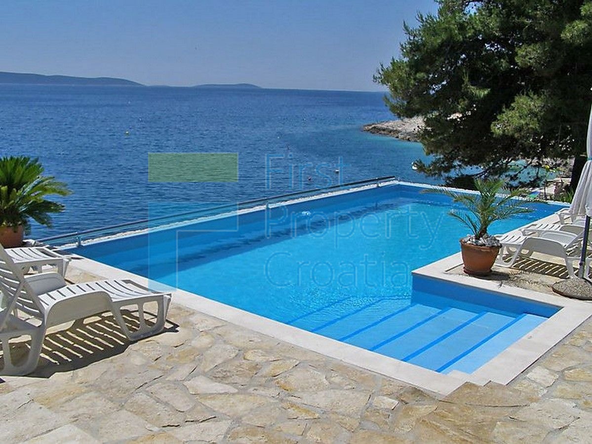 TG1009 - Villa-appartamento situata sopra il mare, Čiovo, in vendita