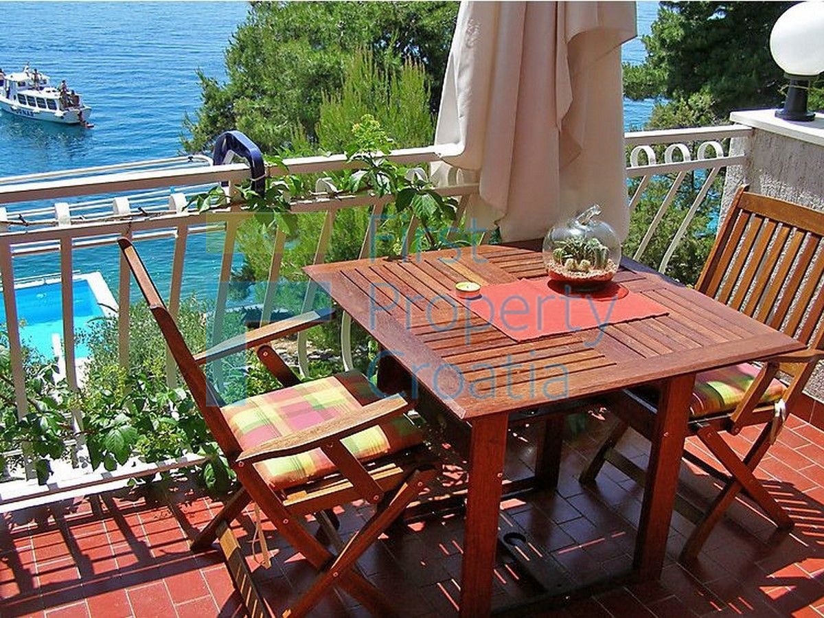 TG1009 - Villa-appartamento situata sopra il mare, Čiovo, in vendita