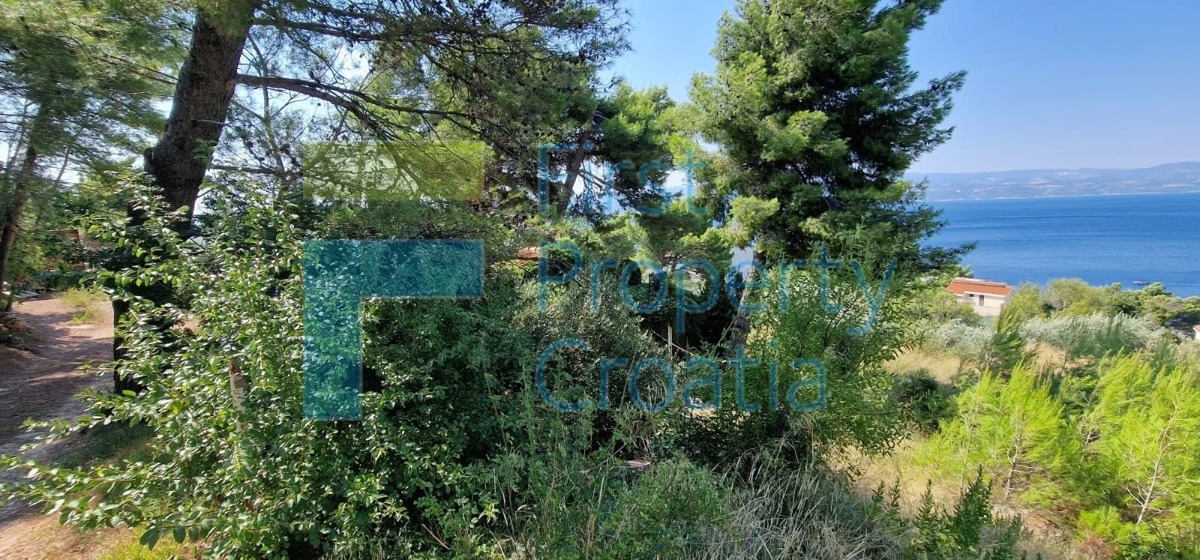 OM1673 - Terreno edificabile vicino al mare, vicino a Omiš, in vendita
