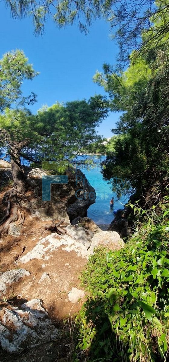 OM1673 - Terreno edificabile vicino al mare, vicino a Omiš, in vendita