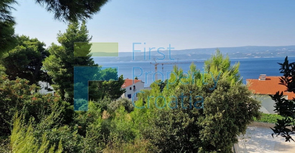 OM1673 - Terreno edificabile vicino al mare, vicino a Omiš, in vendita