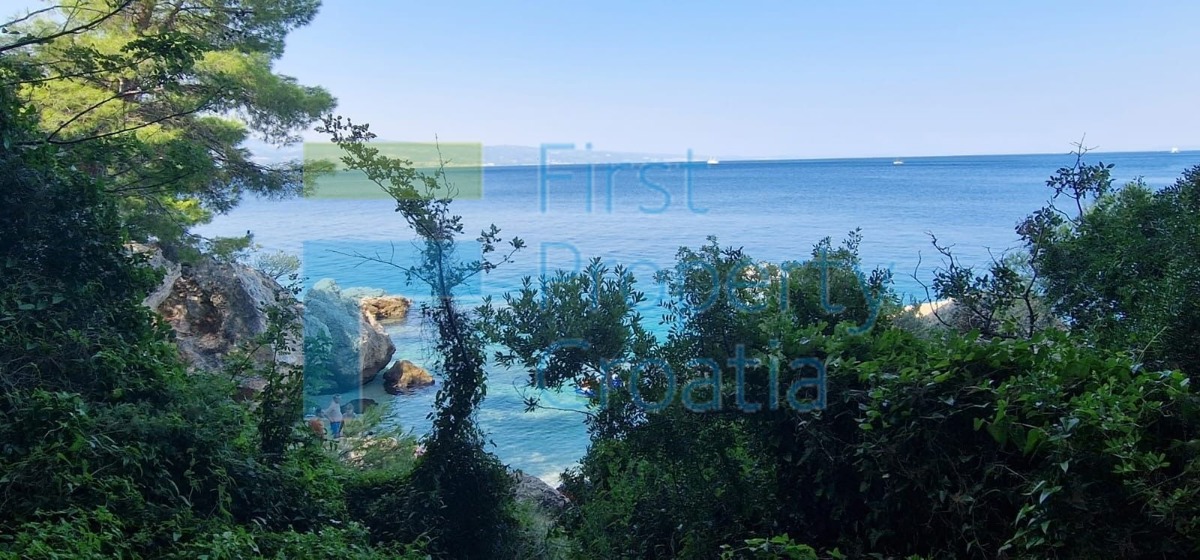 OM1673 - Terreno edificabile vicino al mare, vicino a Omiš, in vendita