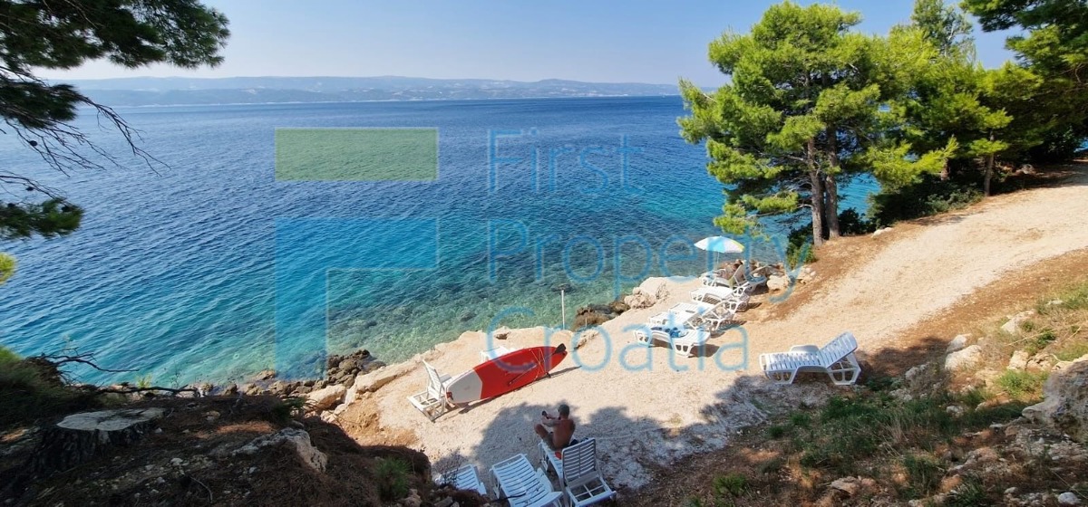 OM1673 - Terreno edificabile vicino al mare, vicino a Omiš, in vendita