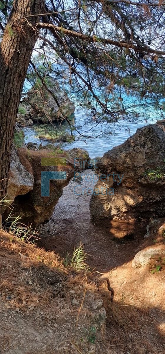 OM1673 - Terreno edificabile vicino al mare, vicino a Omiš, in vendita