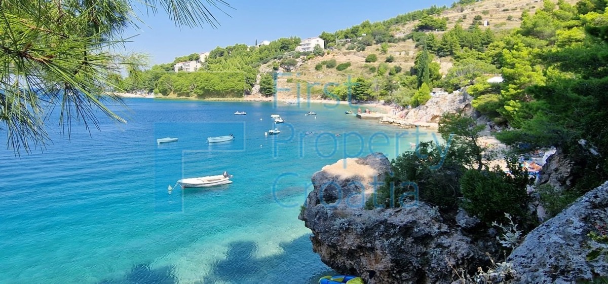 OM1673 - Terreno edificabile vicino al mare, vicino a Omiš, in vendita
