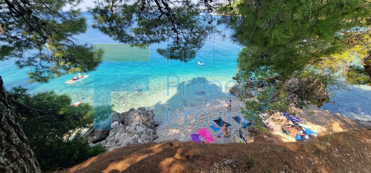 OM1673 - Terreno edificabile vicino al mare, vicino a Omiš, in vendita